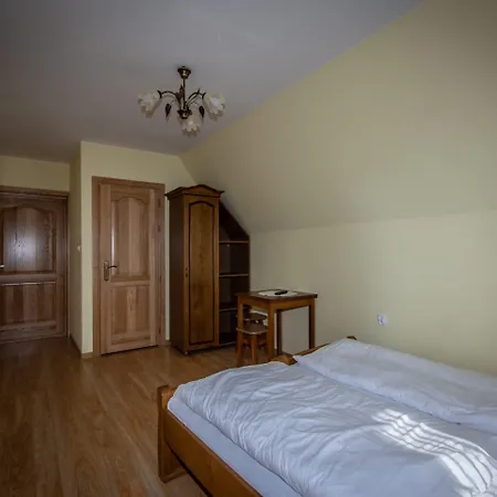 Podhalanski Dworek Z Jacuzzi Oda ve Kahvaltı