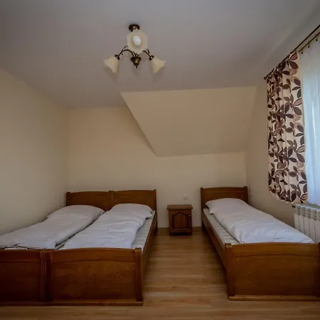 Podhalanski Dworek Z Jacuzzi Oda ve Kahvaltı Leśnica
