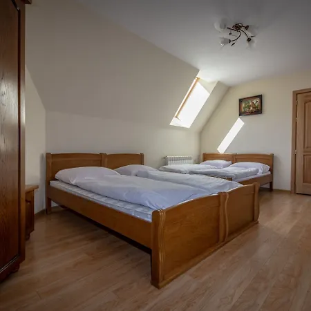 Podhalanski Dworek Z Jacuzzi Oda ve Kahvaltı