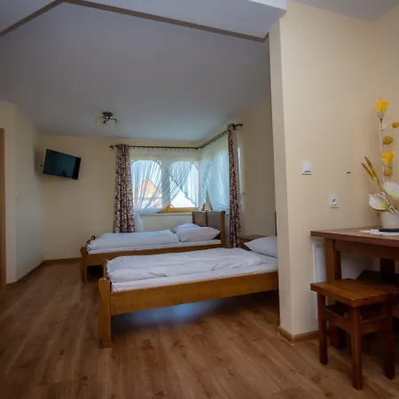 Bed and breakfast Podhalanski Dworek Z Jacuzzi Leśnica