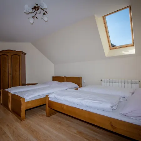 Podhalanski Dworek Z Jacuzzi לינה וארוחת בוקר 3*