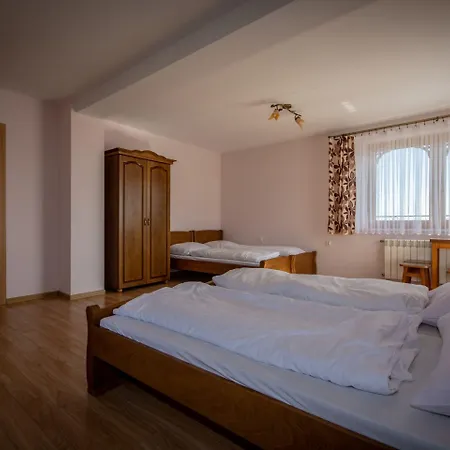 Podhalanski Dworek Z Jacuzzi לינה וארוחת בוקר