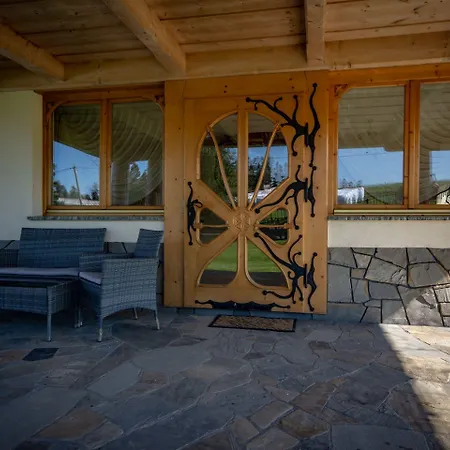 לינה וארוחת בוקר Podhalanski Dworek Z Jacuzzi 3*