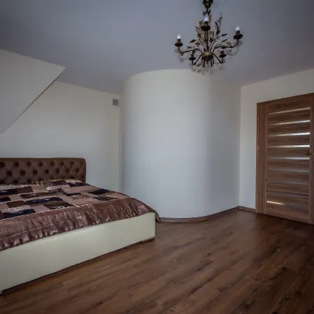 לינה וארוחת בוקר Podhalanski Dworek Z Jacuzzi Leśnica