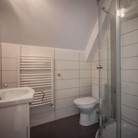 Podhalanski Dworek Z Jacuzzi לינה וארוחת בוקר 3*