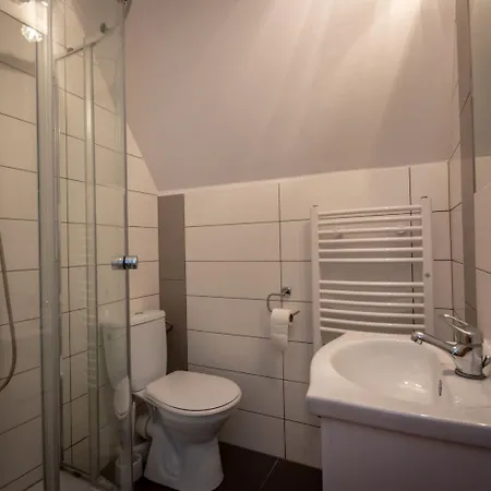 Podhalanski Dworek Z Jacuzzi לינה וארוחת בוקר 3*