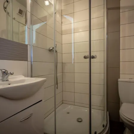 Podhalanski Dworek Z Jacuzzi לינה וארוחת בוקר 3*