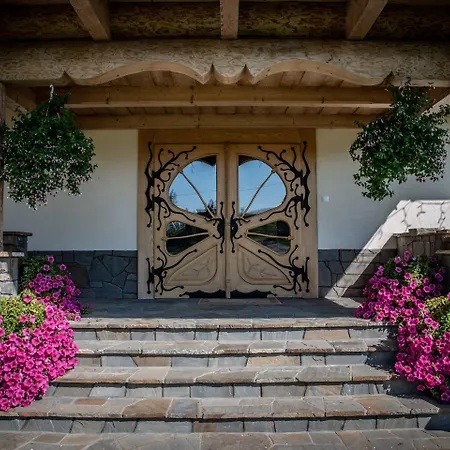 Podhalanski Dworek Z Jacuzzi לינה וארוחת בוקר 3*