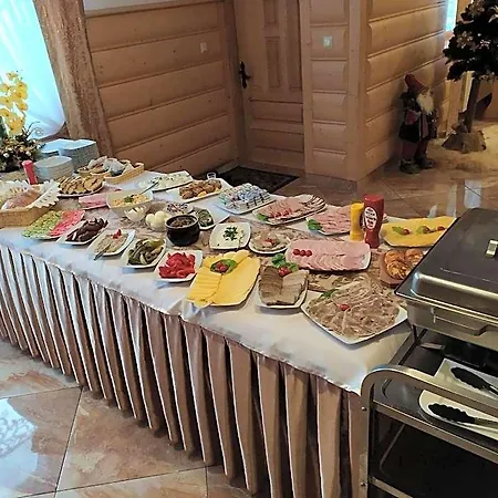 Podhalanski Dworek Z Jacuzzi Bed and Breakfast