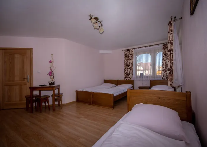 Podhalanski Dworek Z Jacuzzi Bed & Breakfast 3*