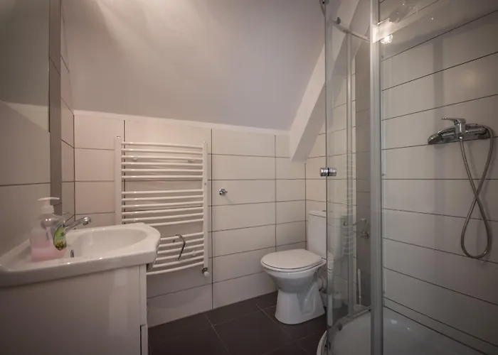 Podhalanski Dworek Z Jacuzzi Bed & Breakfast 3*